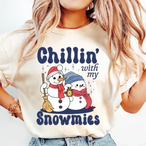 Chillin’ With My Snowmies – Women’s Garment-Dyed Heavyweight Boxy Tee (3023CL)